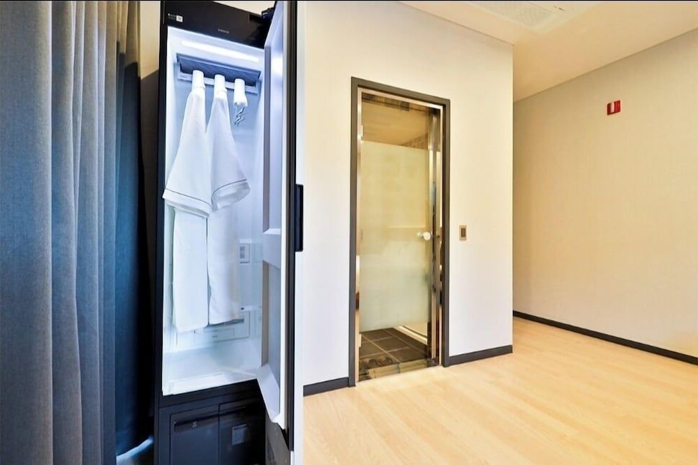 Hotel 701 Signature Studio 12