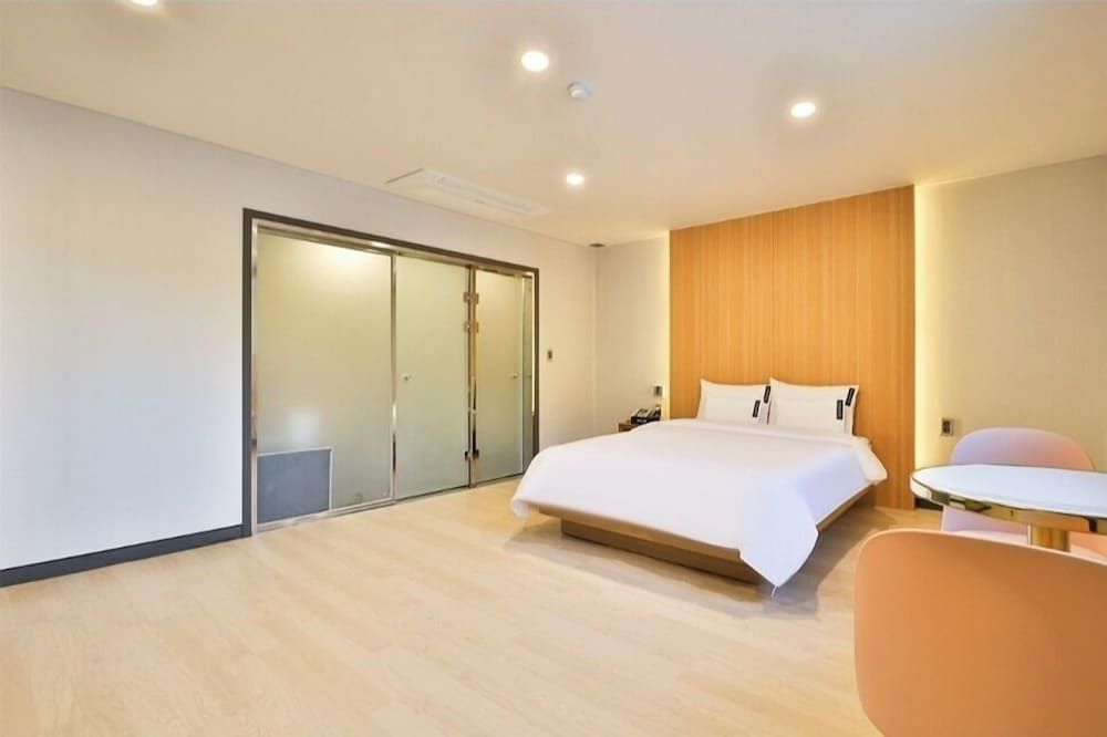 Hotel 701 Superior Room 4