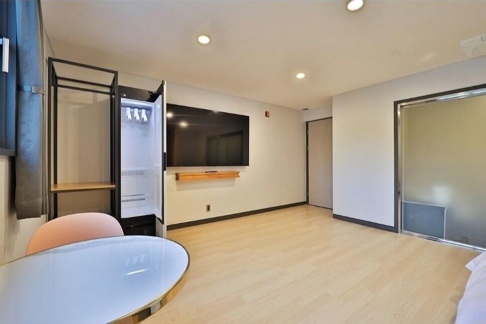 Hotel 701 Superior Room 14