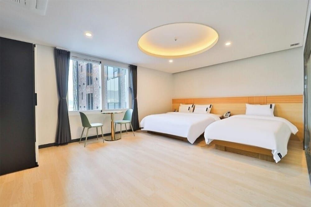 Hotel 701 Superior Twin Room 5