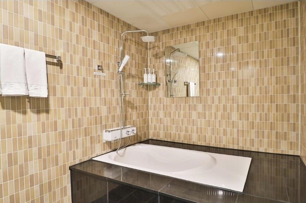 Hotel 701 Superior Twin Room 9