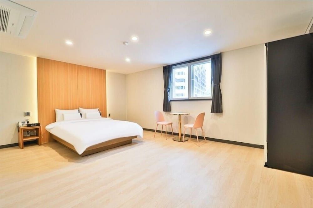 Hotel 701 Superior Room 3