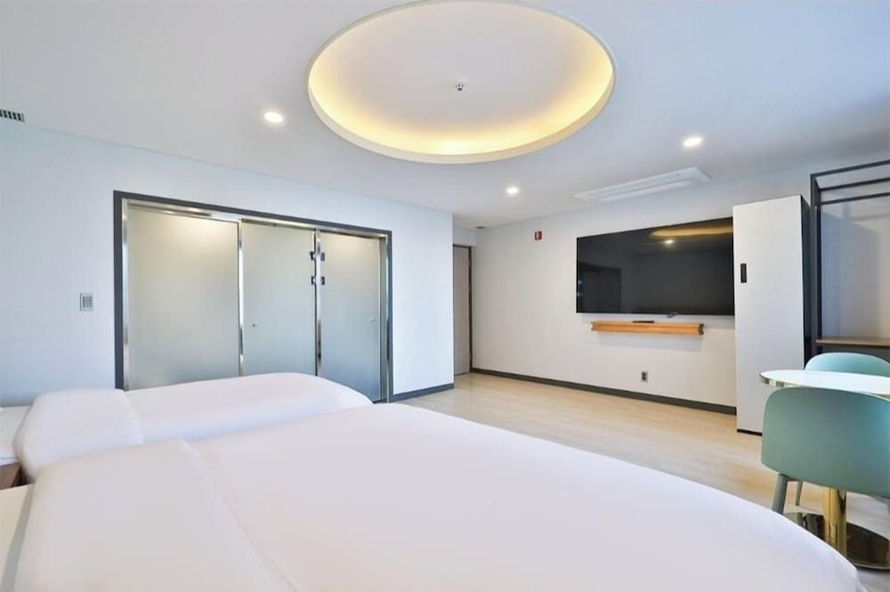 Hotel 701 Superior Twin Room 6