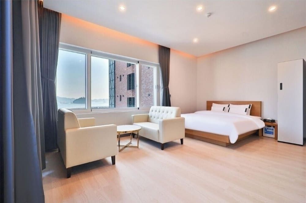 Hotel 701 Signature Studio 7