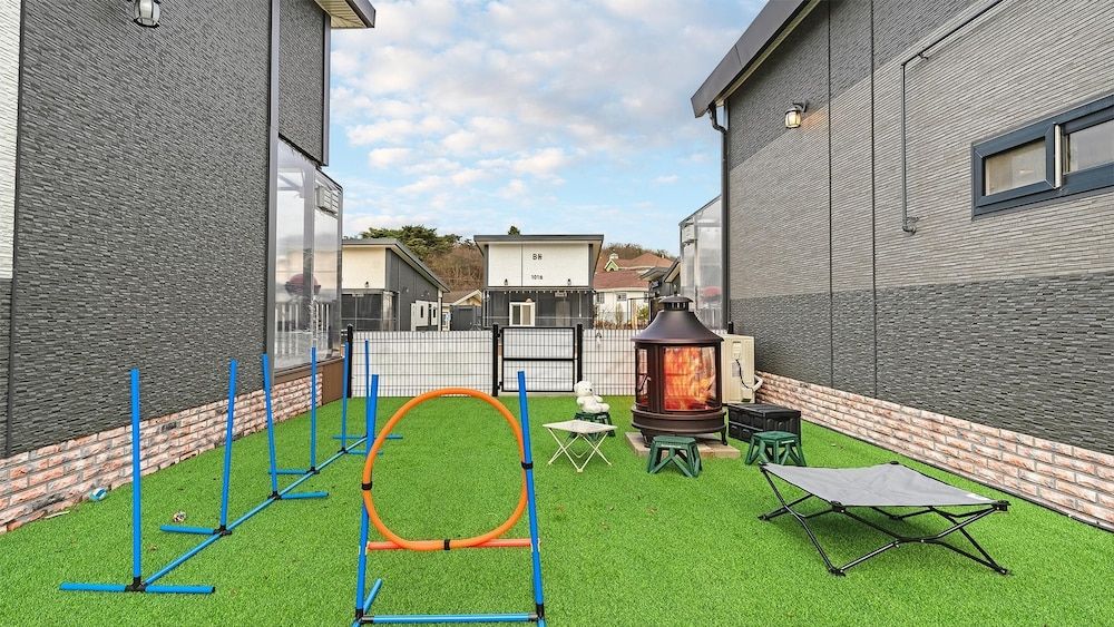 Anmyeondo Town 1967 Dog Pool Villa