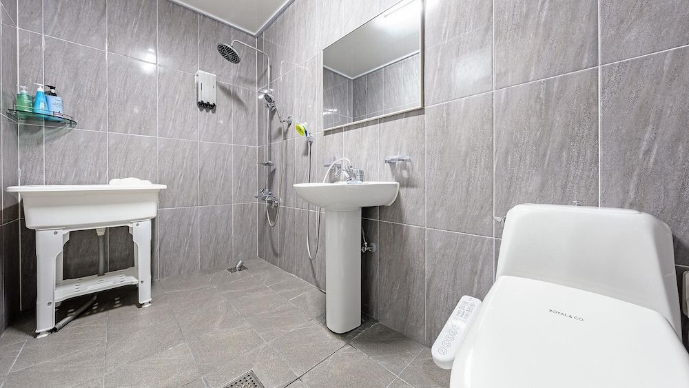 Anmyeondo Town 1967 Dog Pool Villa Basic Room, 2 Bedrooms (Bichon101) 4