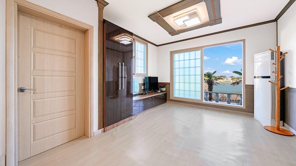 Geoje Youngsu Pension Basic Room, 1 Bedroom (B101) 5