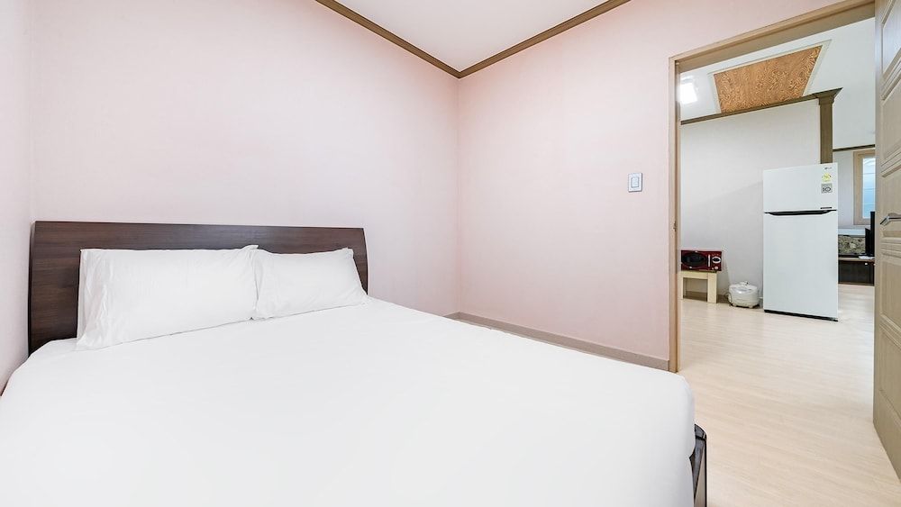 Geoje Youngsu Pension Basic Room, 2 Bedrooms (B201) 2