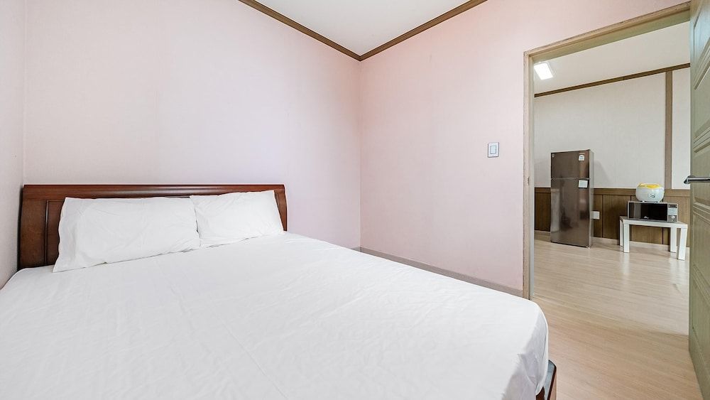 Geoje Youngsu Pension Basic Room, 1 Bedroom (B102)