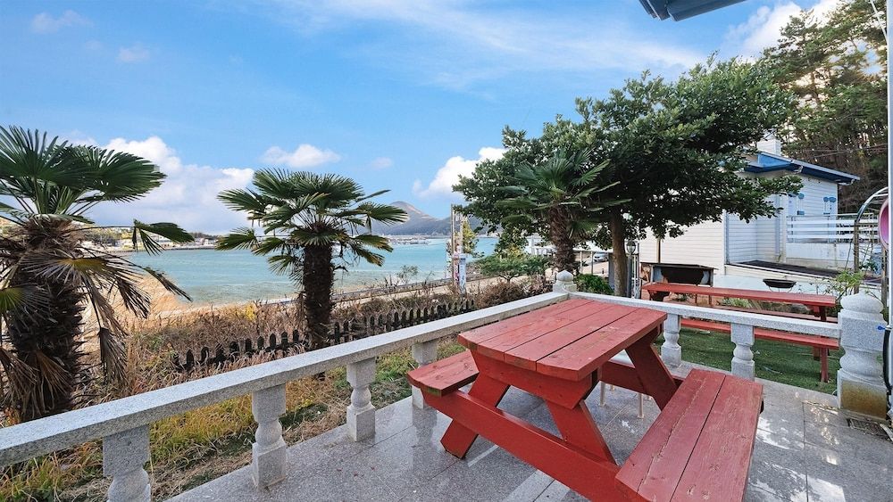 Geoje Youngsu Pension Basic Room, 1 Bedroom (B102) 3