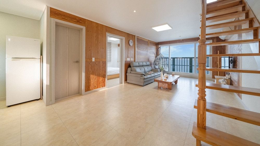 Geoje Beachwhite Pension