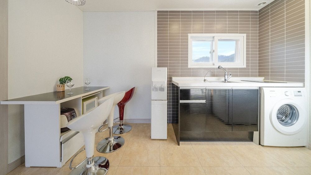 Geoje Beachwhite Pension Basic Room, 2 Bedrooms (white 401) 8