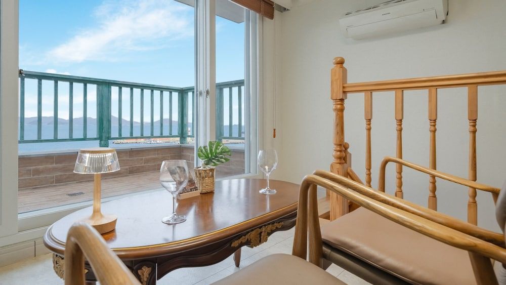 Geoje Beachwhite Pension Basic Room, 2 Bedrooms (white 401) 4