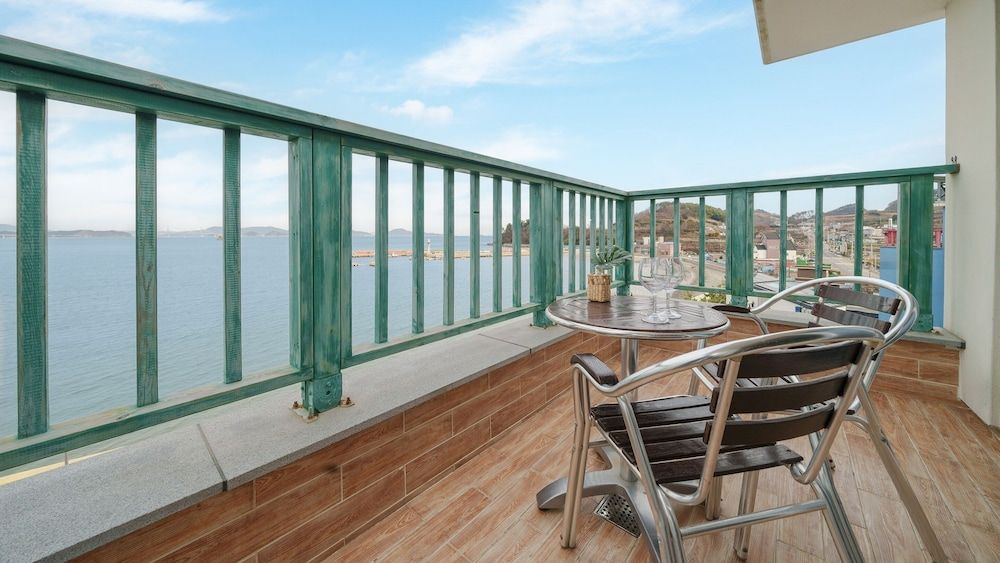 Geoje Beachwhite Pension Basic Room, 2 Bedrooms (white 401) 5