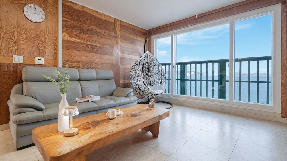 Geoje Beachwhite Pension Basic Room, 2 Bedrooms (white 401) 7