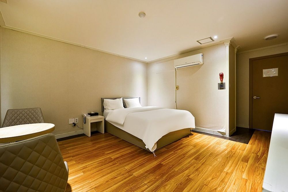 Incheon Airport Young jong stay hotel Deluxe Double Room 4