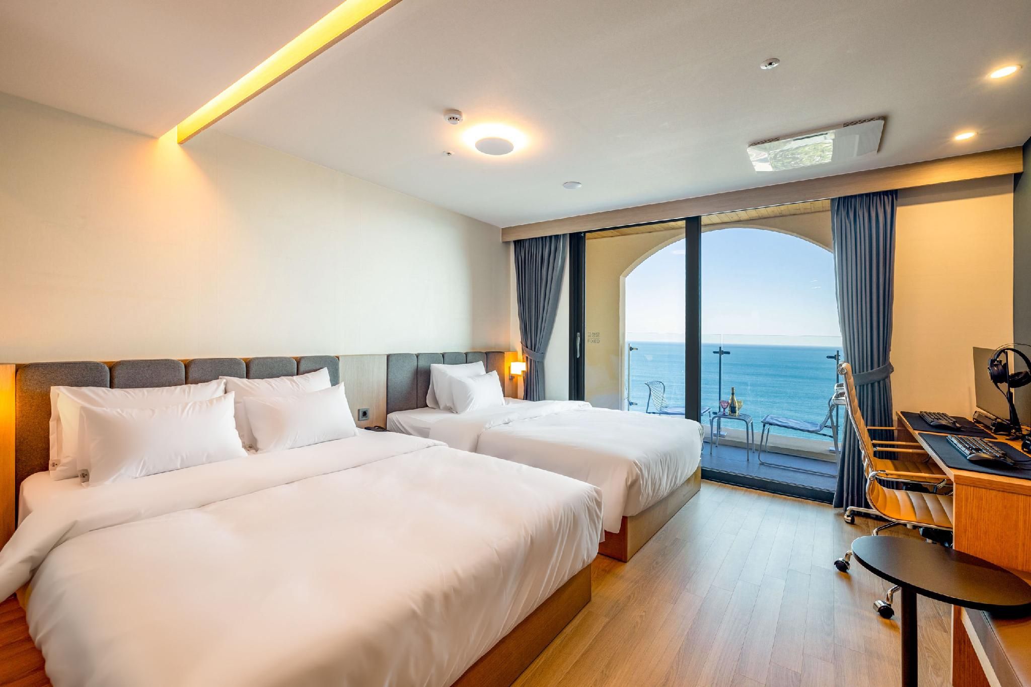 Hound Hotel Ulsan Sunrise Ocean View Twin Room