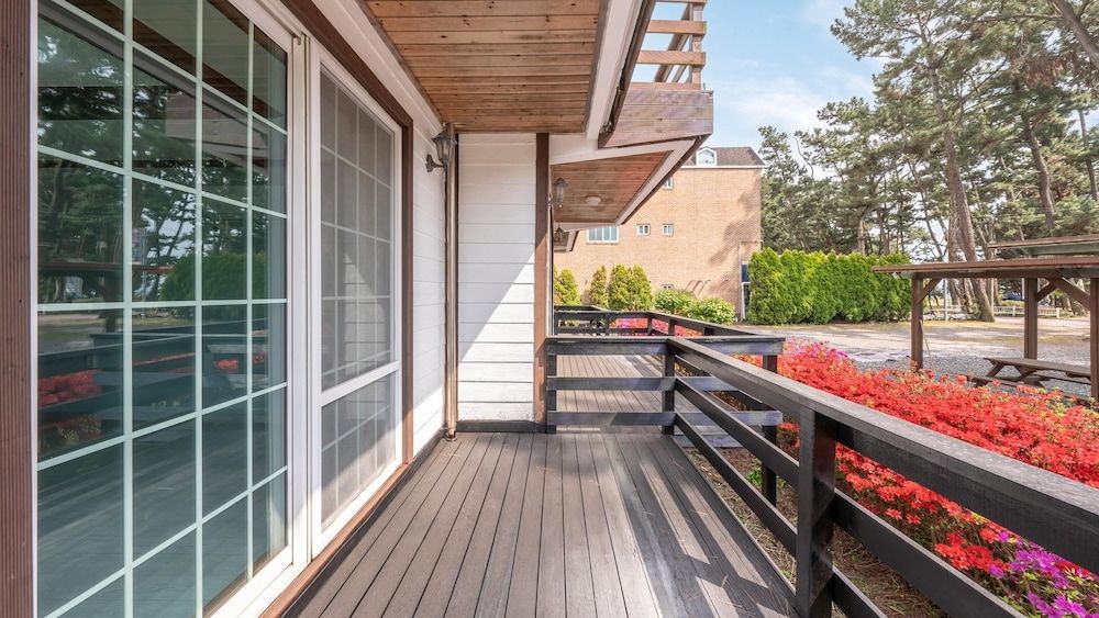 Taean Mongsanporangbadarang Shim Pension Basic Room, 1 Bedroom (room103)