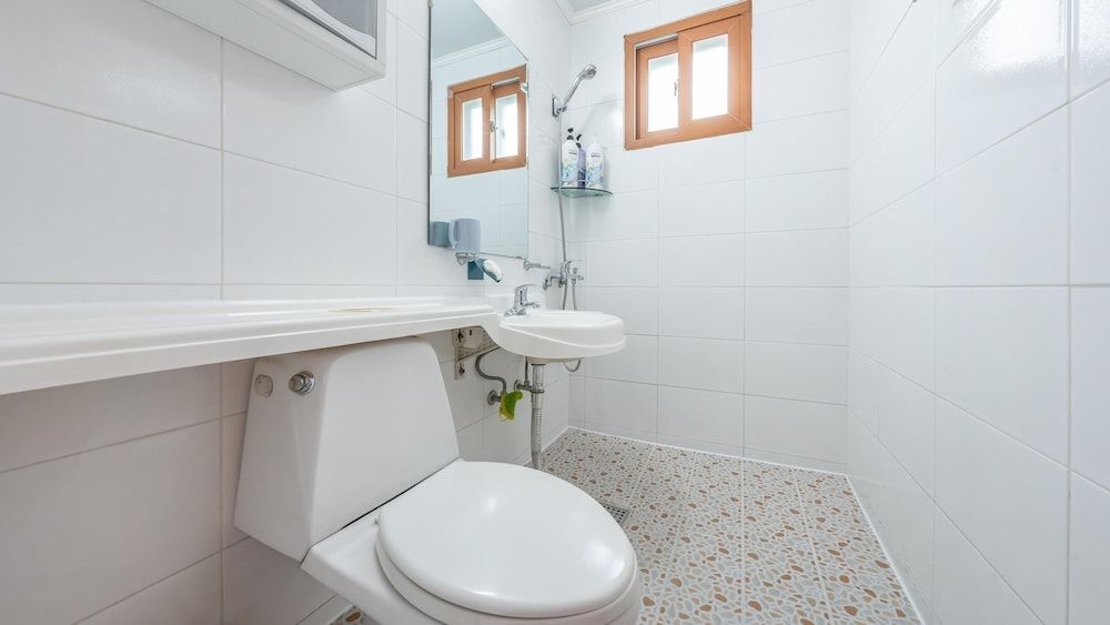 Taean Mongsanporangbadarang Shim Pension Basic Room, 1 Bedroom (room201) 6