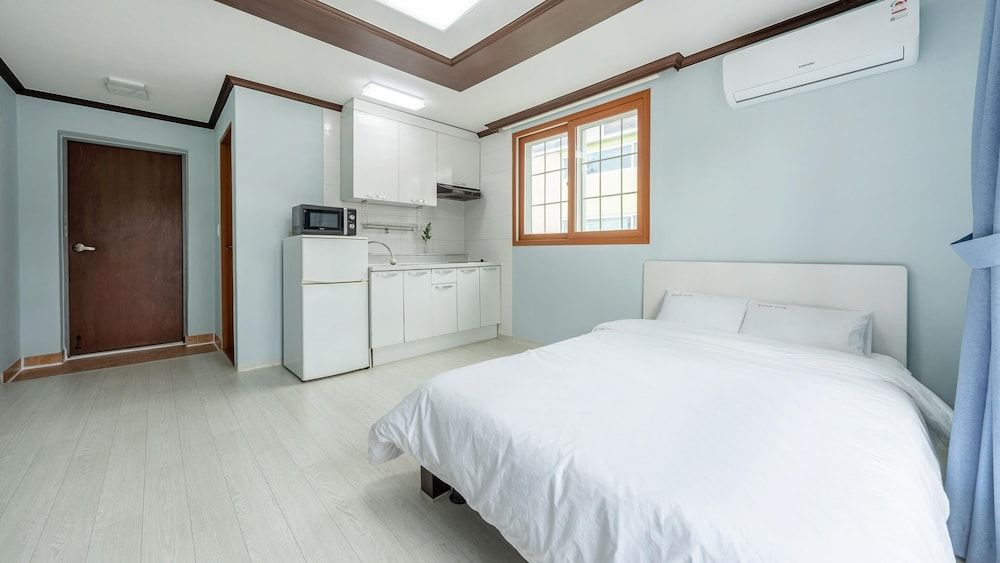 Taean Mongsanporangbadarang Shim Pension Basic Room, 1 Bedroom (room201) 2