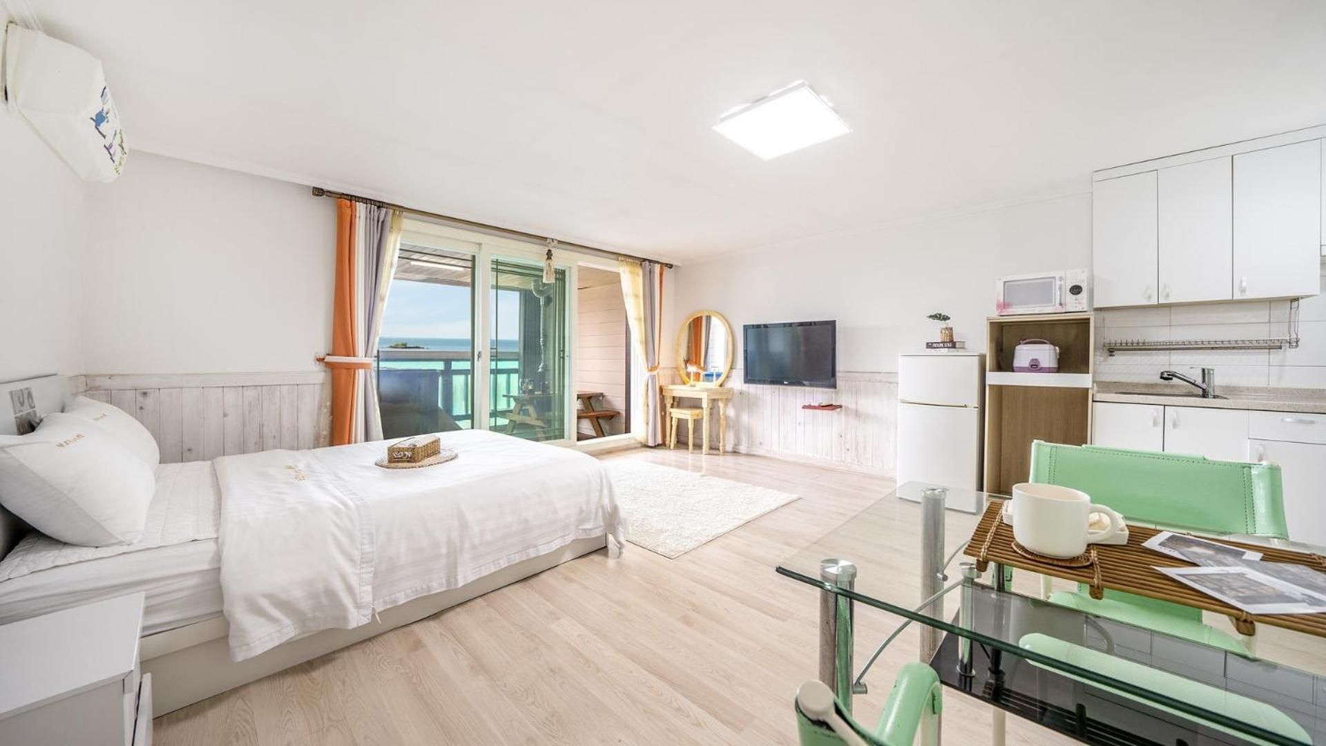 Ganghwa Nakjogaboineun spa Pension