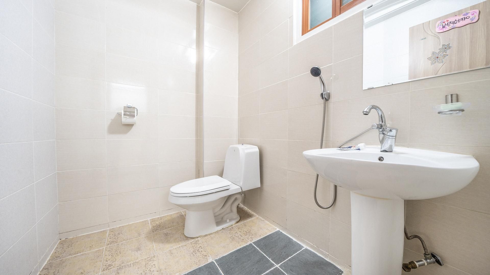 Ganghwa Nakjogaboineun spa Pension Pomalhauteu