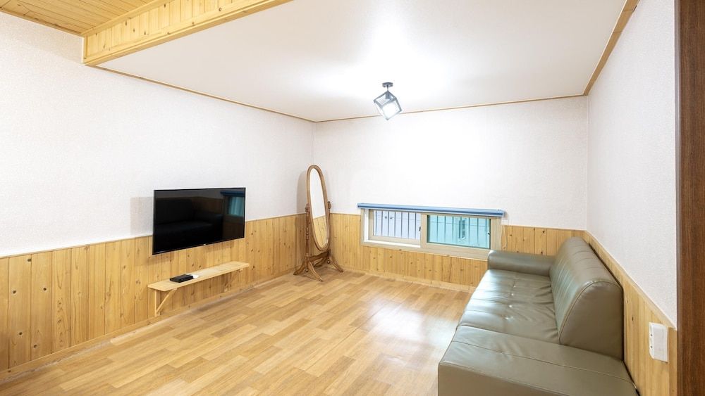 Suncheon Romance Pension Basic Room, 2 Bedrooms (301) 4