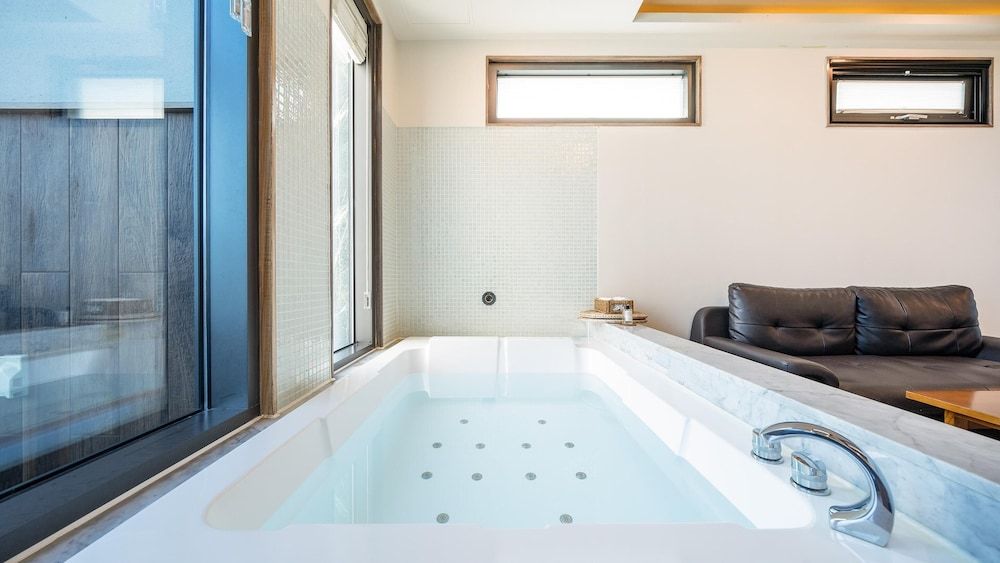 Geoje Break Time Pension Basic Room, 1 Bedroom (Room 302) 6