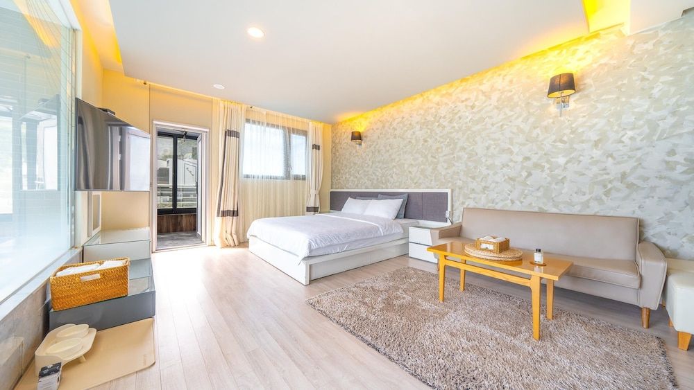 Geoje Break Time Pension Basic Room, 1 Bedroom (Room 201(spa,with pet)) 2