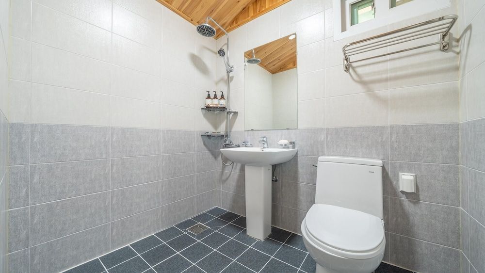 Yeosu Arum Oceanview Whole House Pension Basic Room, 1 Bedroom (Room 103) 6