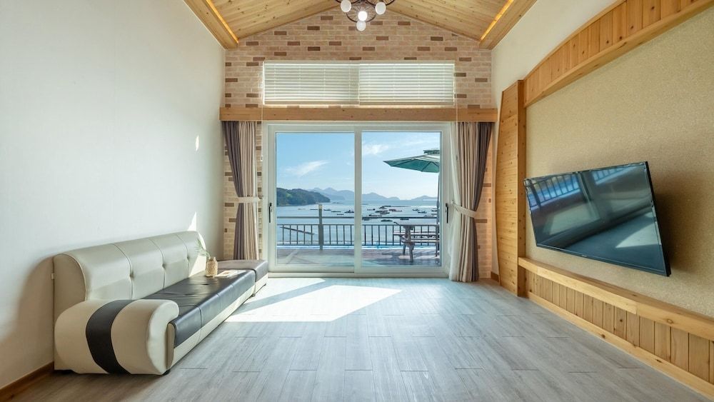 Yeosu Arum Oceanview Whole House Pension Basic Room, 1 Bedroom (Room 103) 8
