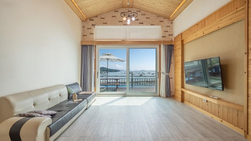 Yeosu Arum Oceanview Whole House Pension