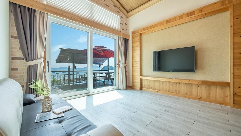 Yeosu Arum Oceanview Whole House Pension Basic Room, 1 Bedroom (Room 103) 3