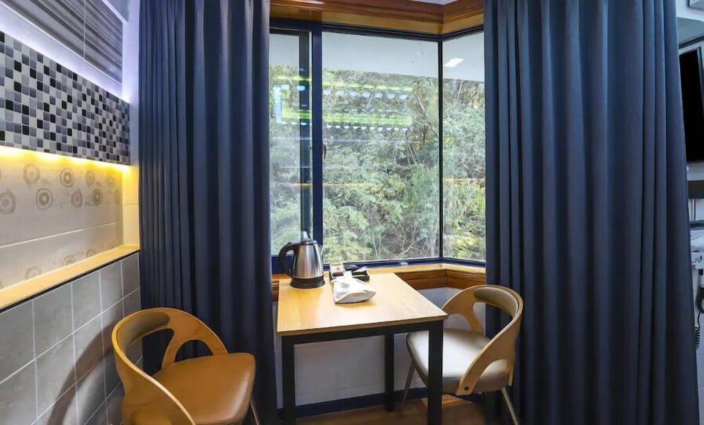 HOTEL EAT COM Entertainment Mountain View 5