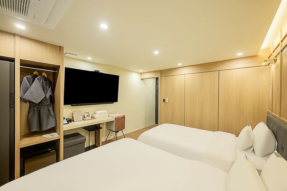 Mokpo H Avenue Hotel Peace Plaza Superior Twin Room 4