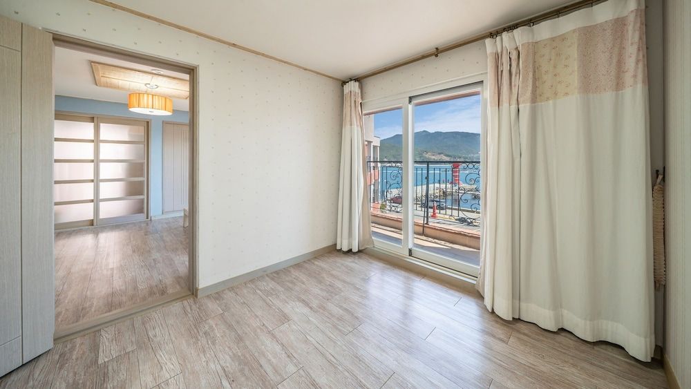 Tongyeong Haegando Pension Basic Room, 1 Bedroom (seomhyanggi  301) 5