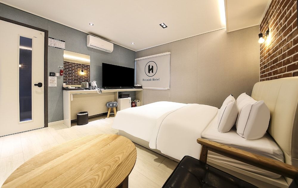 Heimishi Hotel Tongyeong Deluxe Double Room, City View 9