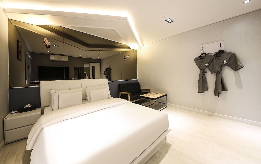 Heimishi Hotel Tongyeong Deluxe Double Room, City View 6