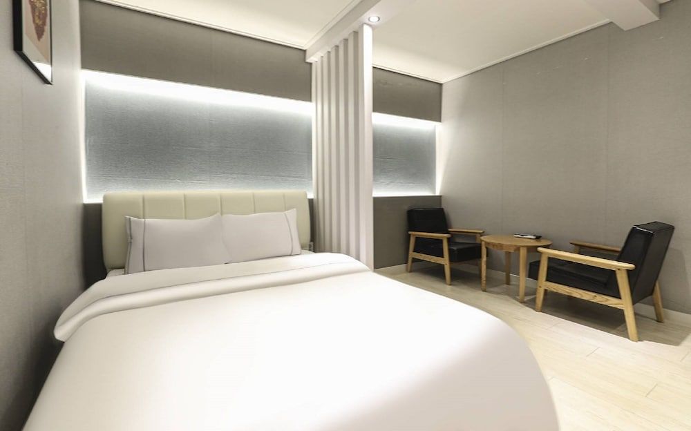 Heimishi Hotel Tongyeong Deluxe Double Room, City View 3