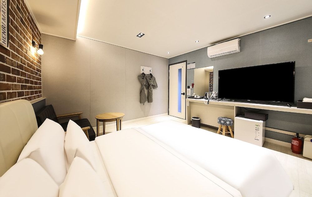 Heimishi Hotel Tongyeong Deluxe Double Room, City View 7