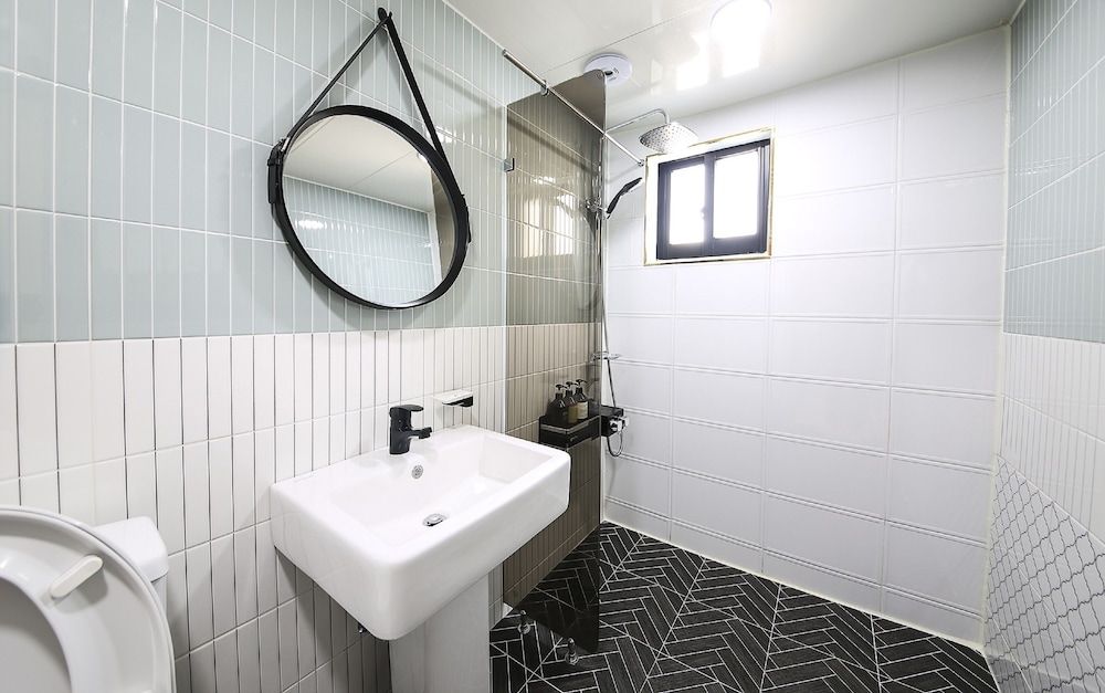 Heimishi Hotel Tongyeong Deluxe Double Room, City View 11