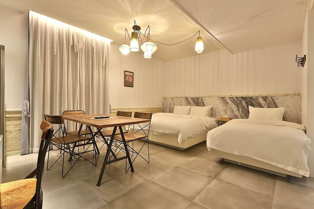 Hotel February Gimhae Suite Twin 4
