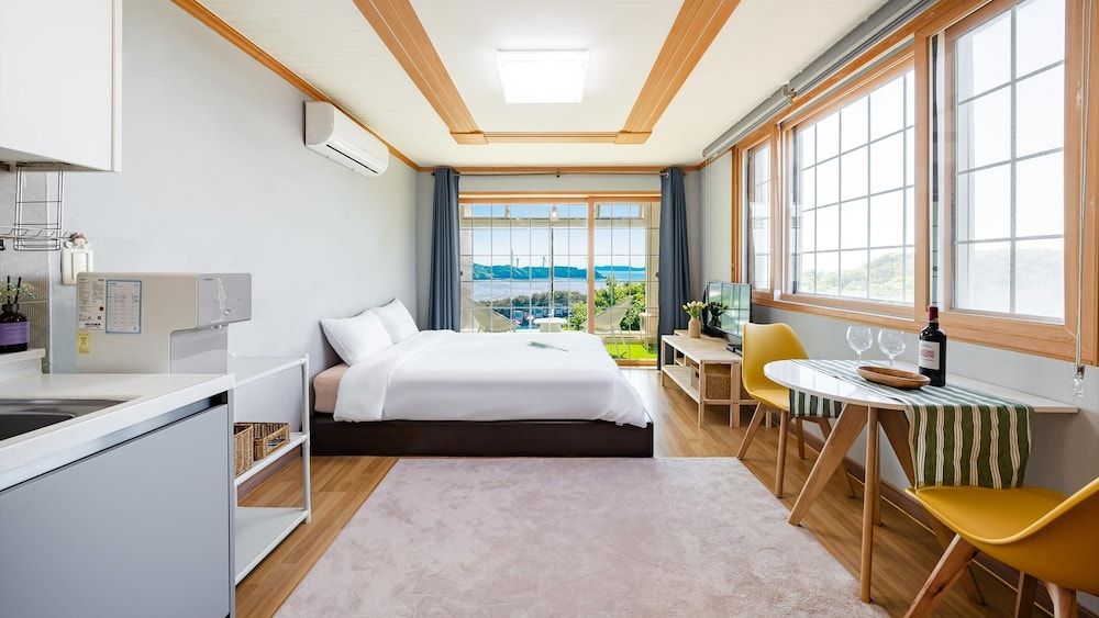 Yeongheungdo Noeul&bada Pension Basic Room, 1 Bedroom (Room 204) 3