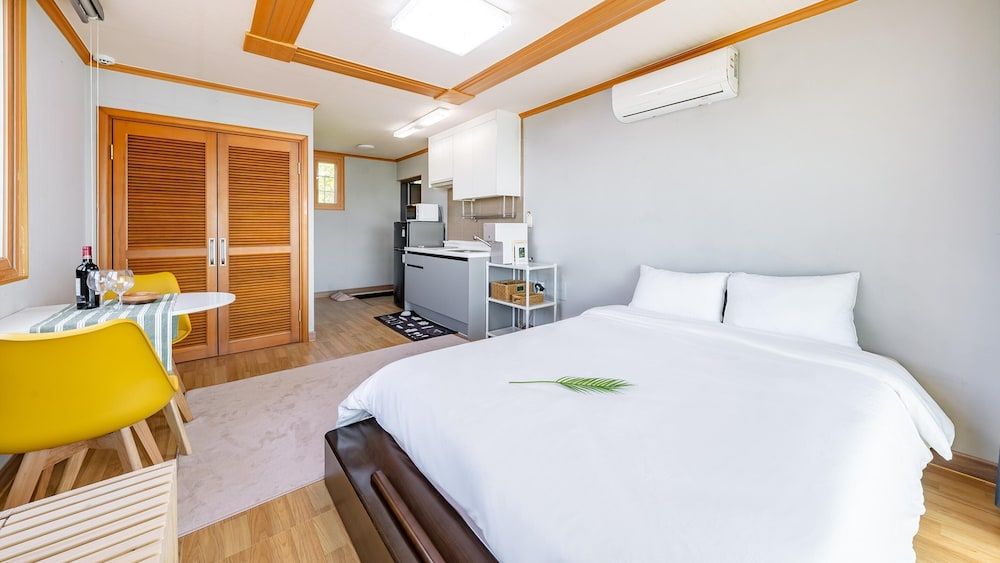 Yeongheungdo Noeul&bada Pension Basic Room, 1 Bedroom (Room 204) 2