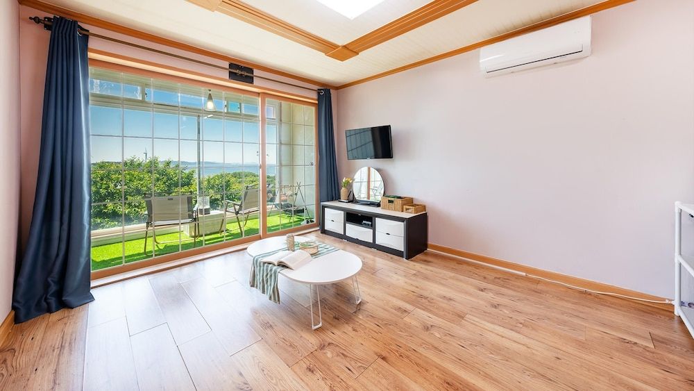 Yeongheungdo Noeul&bada Pension Basic Room, 1 Bedroom (Room 202) 4