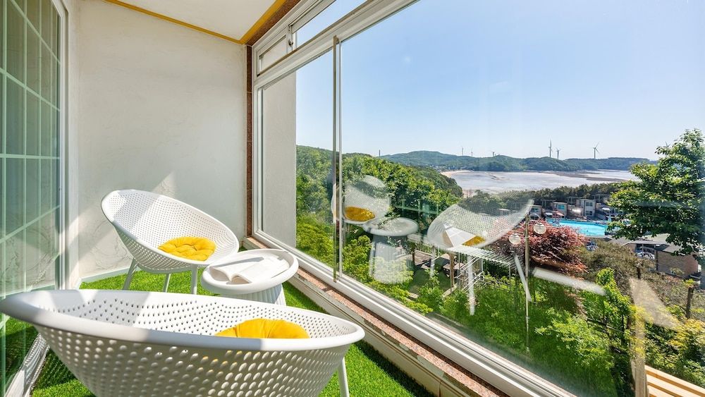 Yeongheungdo Noeul&bada Pension Basic Room, 1 Bedroom (Room 204) 4