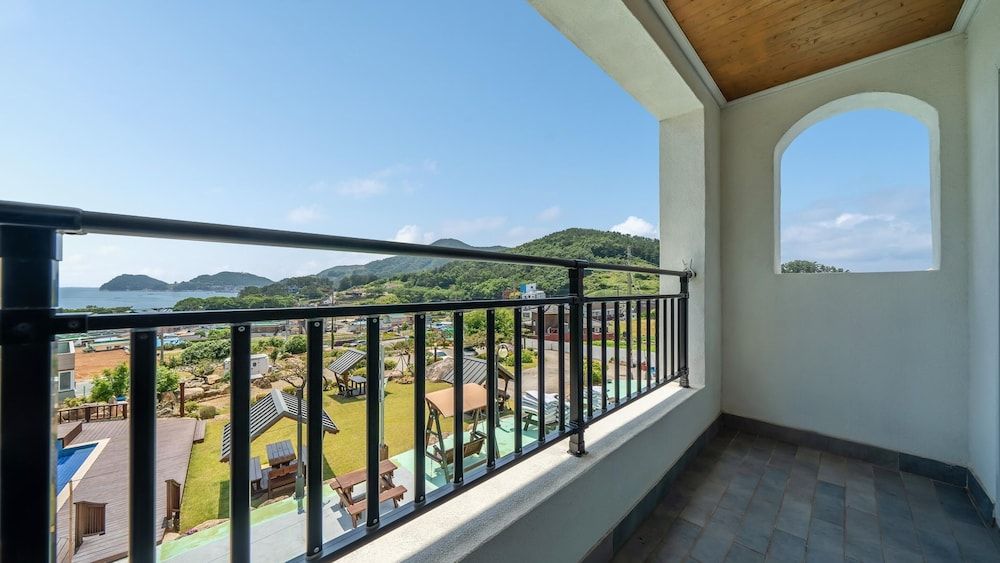 Namhae Familyae Pension Basic Room, 1 Bedroom (C1) 6