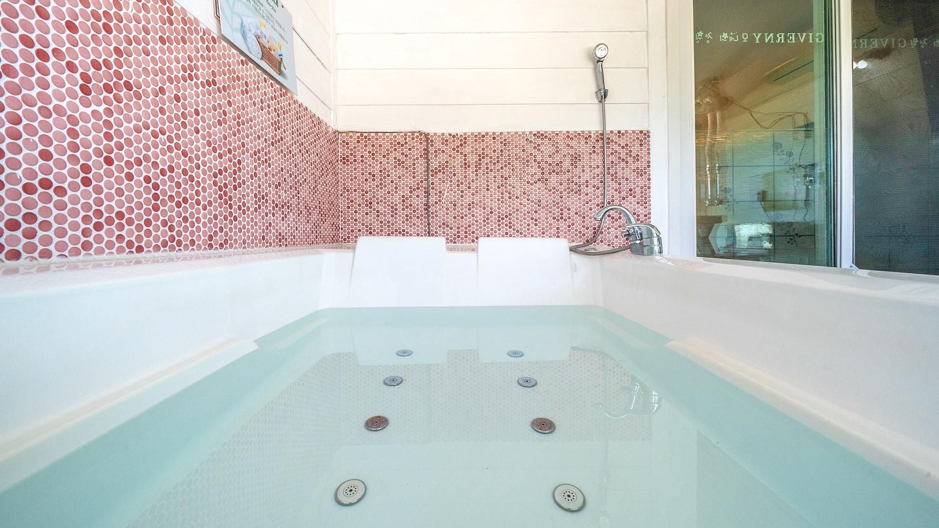 Ganghwa Giverny Spa Pension adonis 2