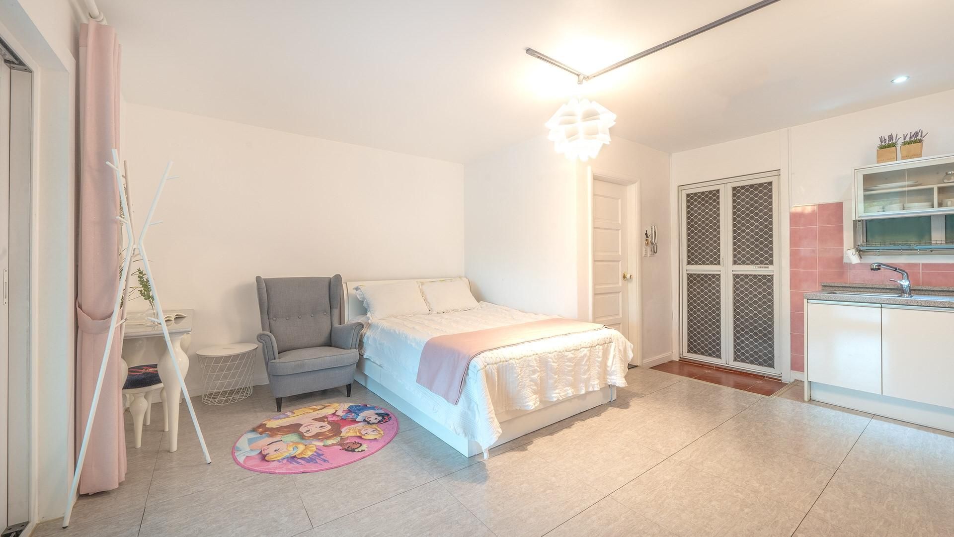 Ganghwa Giverny Spa Pension Lavender