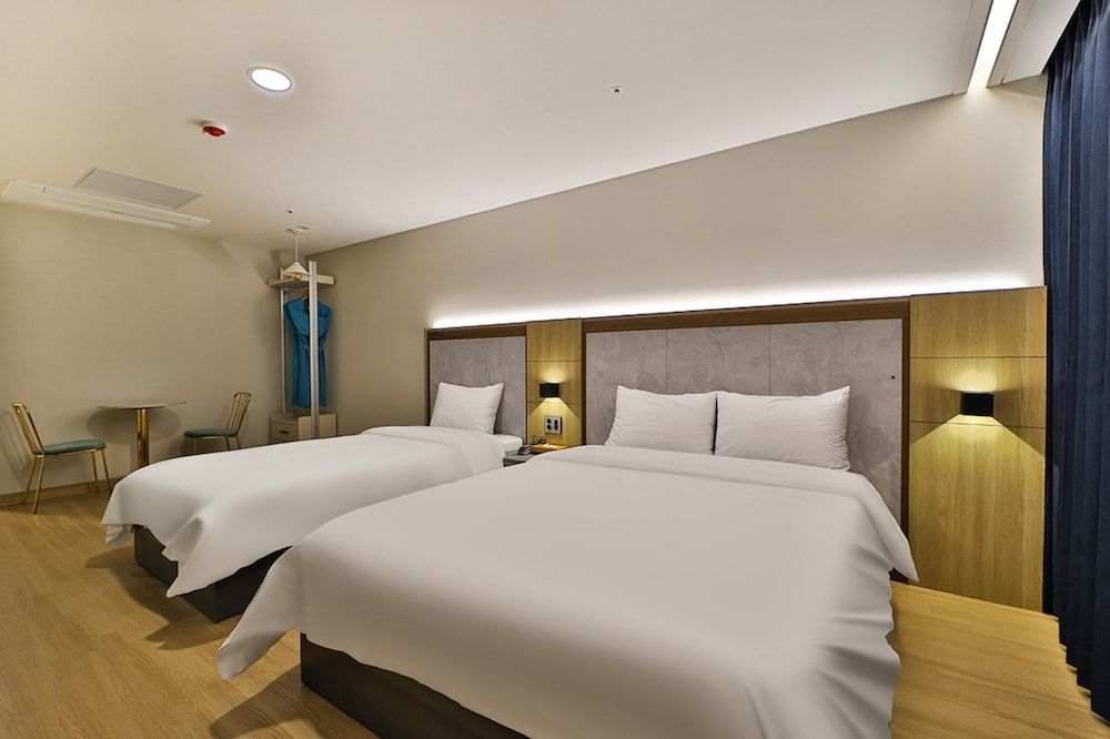 Gimhae Eobang-dong City Hotel Premier Twin Room 2